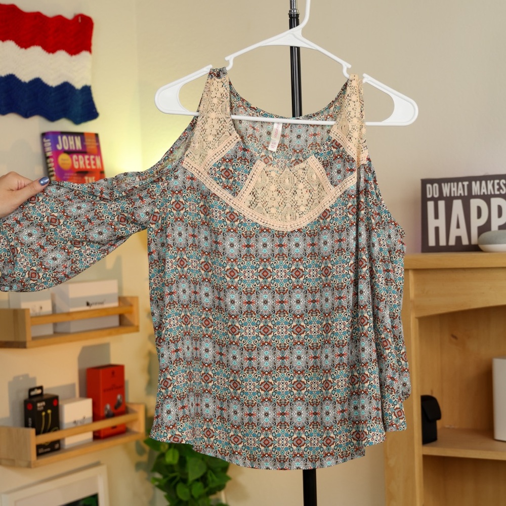 Xhilaration Cold Shoulder Long sleeve printed top